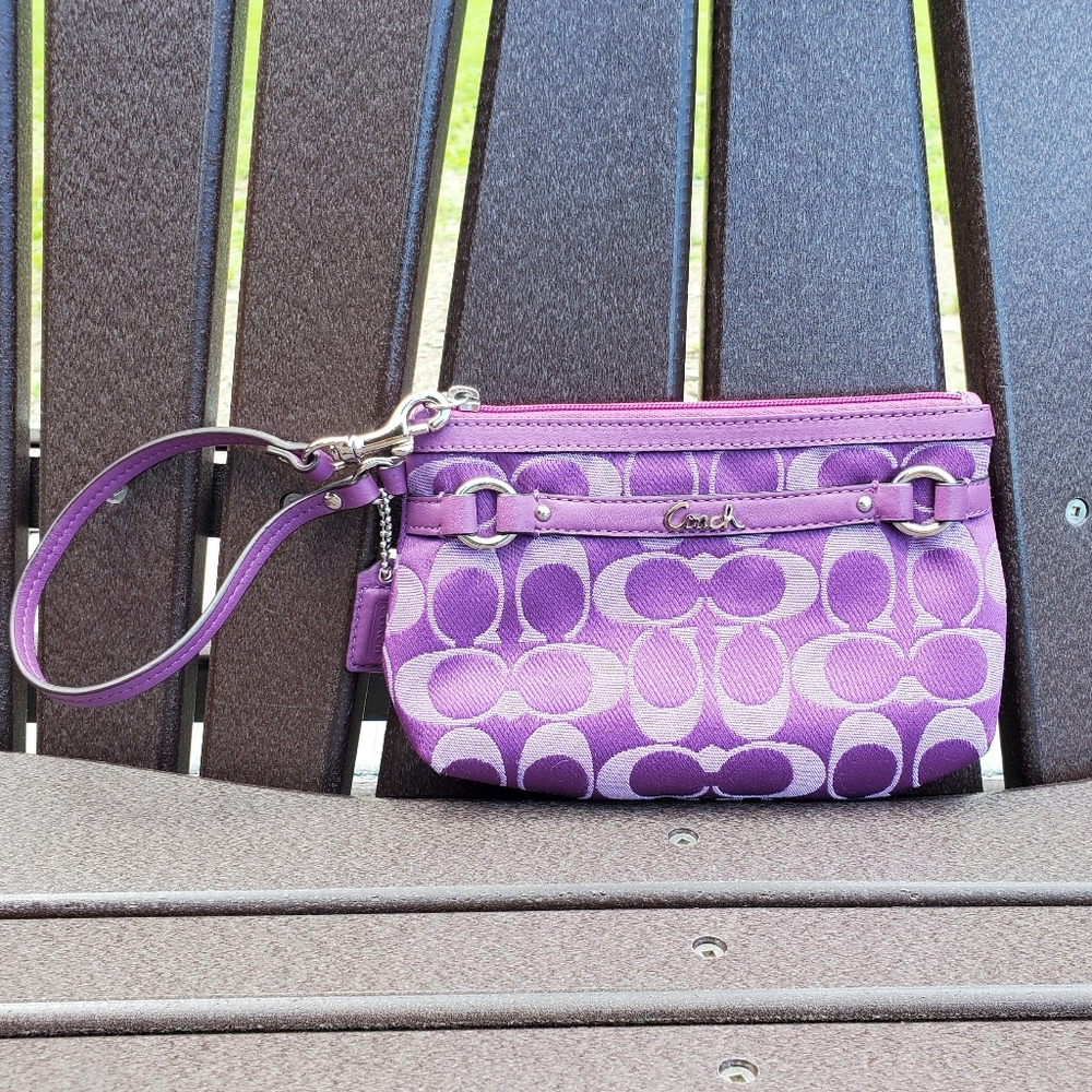 Coach Wristlet. EUC